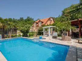 Beautiful Home In Zmijavci With 5 Bedrooms, Outdoor Swimming Pool And Jacuzzi
