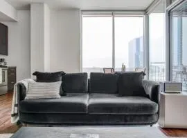 Downtown 1br w gym deck wd nr 6th St bars ATX-21