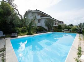 Villa Solelago Exclusive, Hotel in Lonato del Garda