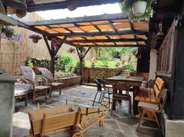 Балтовата къща, hotel com banheiras de hidromassagem em Medven