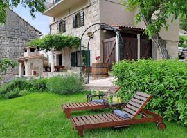 Authentic Stone House Lola – hotel w Makarskiej