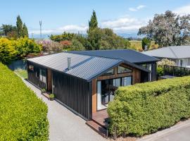 Black Barn Modern: Luxe Martinborough Escape, casa o chalet en Martinborough