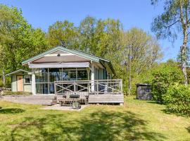 Gorgeous Home In Nttraby With House Sea View โรงแรมในNättrabyhamn