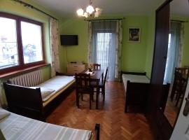 Hostel Rumiankowy Airport Hostel，位于罗茨瓦夫-斯特拉霍维采机场 - WRO附近的酒店