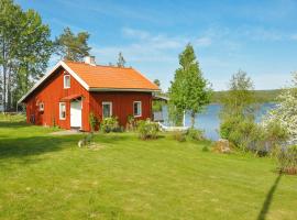Cozy Home In motfors With Lake View, παραθεριστική κατοικία σε Åmotsfors
