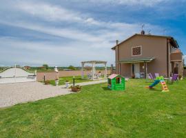 Holiday Home del Sole by Interhome, hotelli kohteessa Bientina