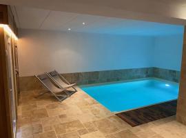 스프리몽에 위치한 호텔 Lush holiday home in Theux with heated indoor pool