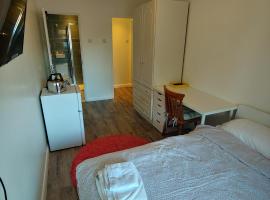 EnSuite Room with private shower, walking distance to Harry Potter Studios, homestay in Leavesden Green