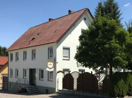 Pension Grüner Baum، بيت ضيافة في Mietingen
