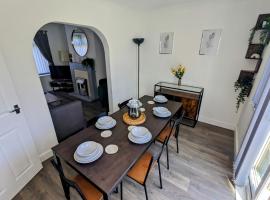 No 51 - Spacious 3 Bed Home - Free Parking - Wi-Fi - Contractors, готель у місті West Derby