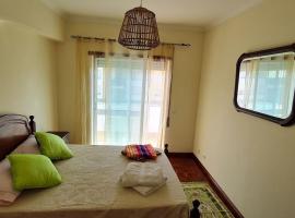 Lovely Modern Duplex 3 Bedroom Flat in Quiet Area, vacation rental in Tavarede