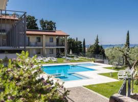 Residence La Corte Danese, hotel with pools in Torri del Benaco