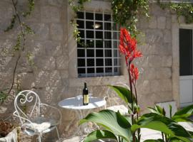 APARTMENTs VISIT PERAST, hotel u gradu Perast