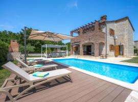 Paradis Villa Stone Queen with Heated Pool