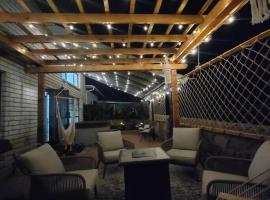 The Ritz Spa Sanctuary hot tub/patio/fam/pet、ラスクルーセスのホテル