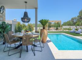 Modern Family Villa Leba with Private Pool & BBQ, hotel em Agios Dimitrios