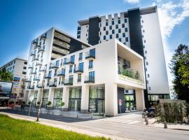 Luxury apartment in building K55 with free garage, hotel com spa em Varna City