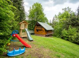 Cottage Ocovan Krpacovo-Lake-BBQ-Forest-Kids playground-Views, chalet i Horná Lehota