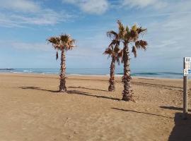 petite maison de vacances, hotel in Cap d'Agde