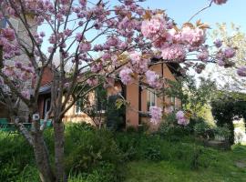 Beautiful house in Giverny: Giverny şehrinde bir otel