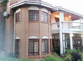 Tjibelu's Nest Guest Home, hotel in Lobatse