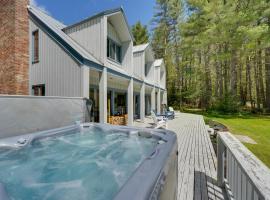 Mendon Home with Hot Tub, Fire Pit and Near Skiing!, hotel in Mendon