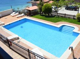 Apartamentos Sinás Playa, hotel sa Raxó