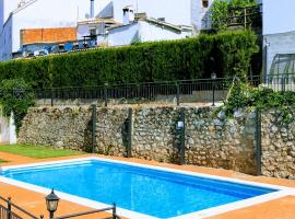 라 이루엘라에 위치한 아파트 Apartamento con vistas a la piscina y al castillo templario