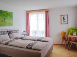 Gasthaus Post, Obermutten, hotel v destinaci Mutten