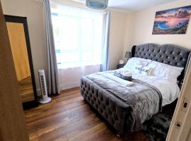 Keniji Luxury 2 Bed Apartment, hotel near The Open University, Milton Keynes