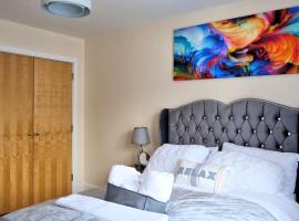 Keniji Luxury 2 Bed Apartment, hotel a prop de Parc de Bletchley, a Milton Keynes