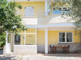 OliveUm Apartments, hotel a Umag