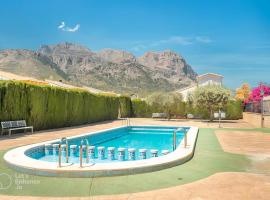 Velo Villa w/ A/C, free Wi-Fi & Pool near Benidorm, hotel en Polop de la Marina