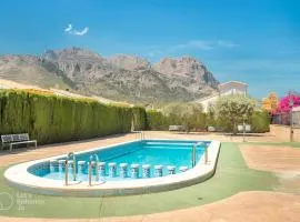 Velo Villa w/ A/C, free Wi-Fi & Pool near Benidorm