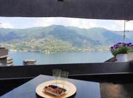 Luxury Room La Terrazza sul Lago di Como: Blevio'da bir konukevi