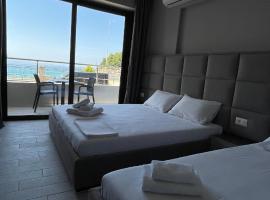 Endless Blue Himara, hotell i Himare