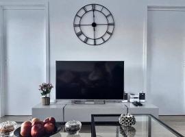 New Magnificent view apartment Near the centre: Troms&oslash; şehrinde bir kendin pişir kendin ye tesisi