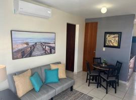 Casa Maria 2BR Apt with terrace: Levittown şehrinde bir otel