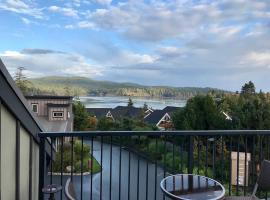Sooke Harbour Townhouse, hotel with jacuzzis in Sooke
