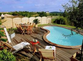 Luxurious villa with nice terrace in rural Chalais, hotel in Chalais