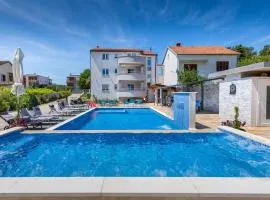 Amazing Home In Pula With 8 Bedrooms, Jacuzzi And Wifi