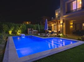 Safty Palm Oasis Private Pool & Beach Access, къща тип котидж в Айн Сохна