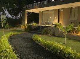 Serene stay in the lap of Nature, villa em Ahmedabad