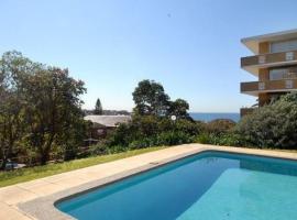 Beautiful 1 bedroom unit 1 block from Coogee beach, bolig ved stranden i Sydney