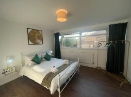 JB Stays /Free Parking/Family/Contractors, casa o chalet en South Norwood