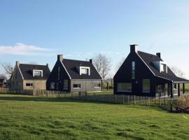 Classy Villa in Tzummarum with Terrace Garden, feriehus i Tzummarum