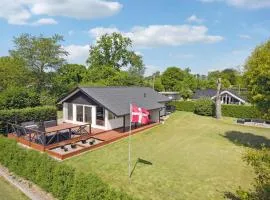 4 Bedroom Lovely Home In Hejls