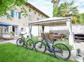 Lovely Apartment In Rivignano Teor With Kitchen, hotel med parkering i Teòr