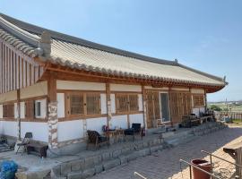 Guesthouse Comfort Place, παραδοσιακό κορεάτικο σπίτι σε Buan