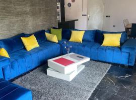 Superbe appartement meublé à louer avec piscine, Hotel in El Harhoura